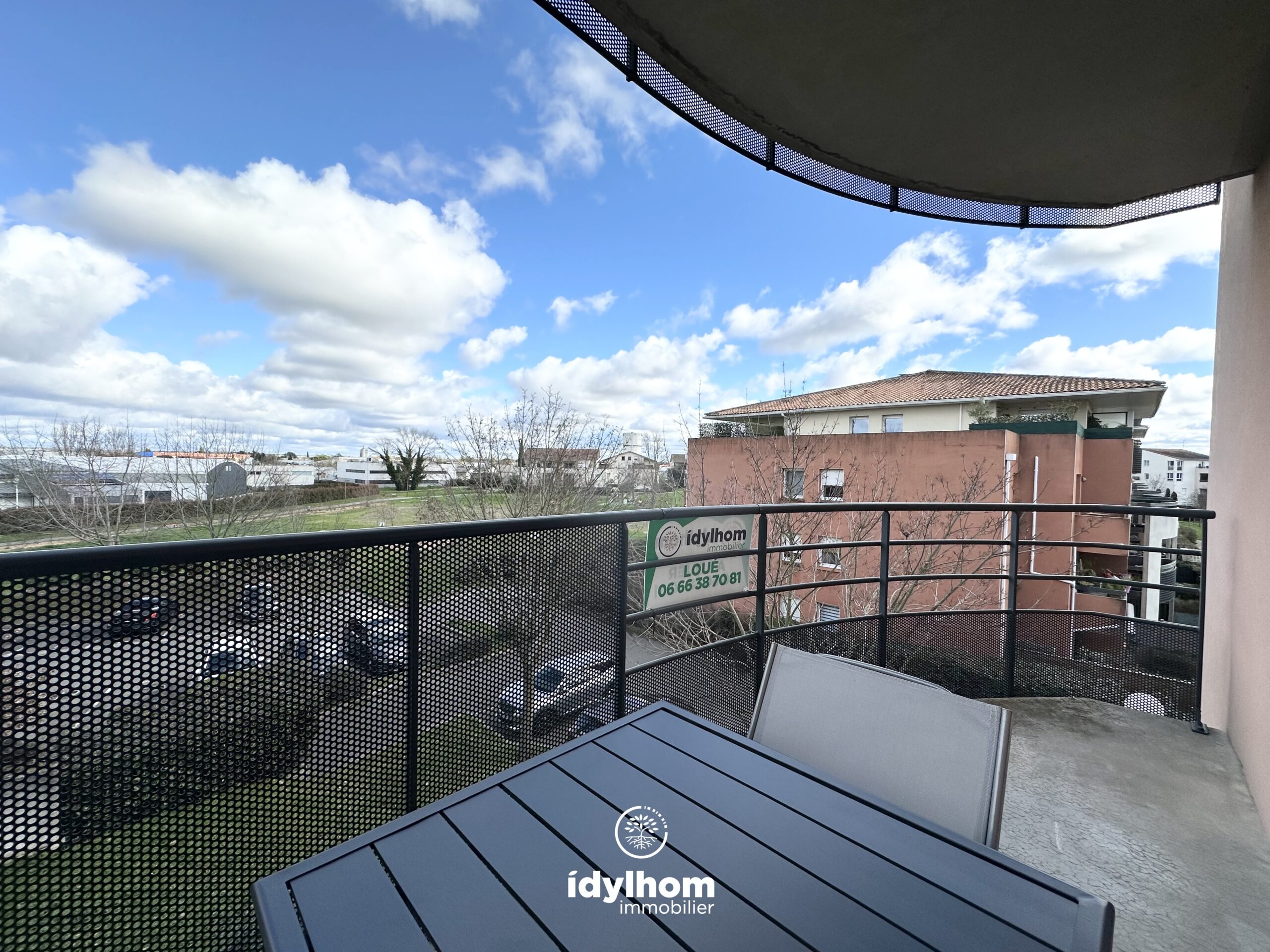 GEORGES : Appartement T2 de 51 m2 avec balcon et place de parking, à Blagnac