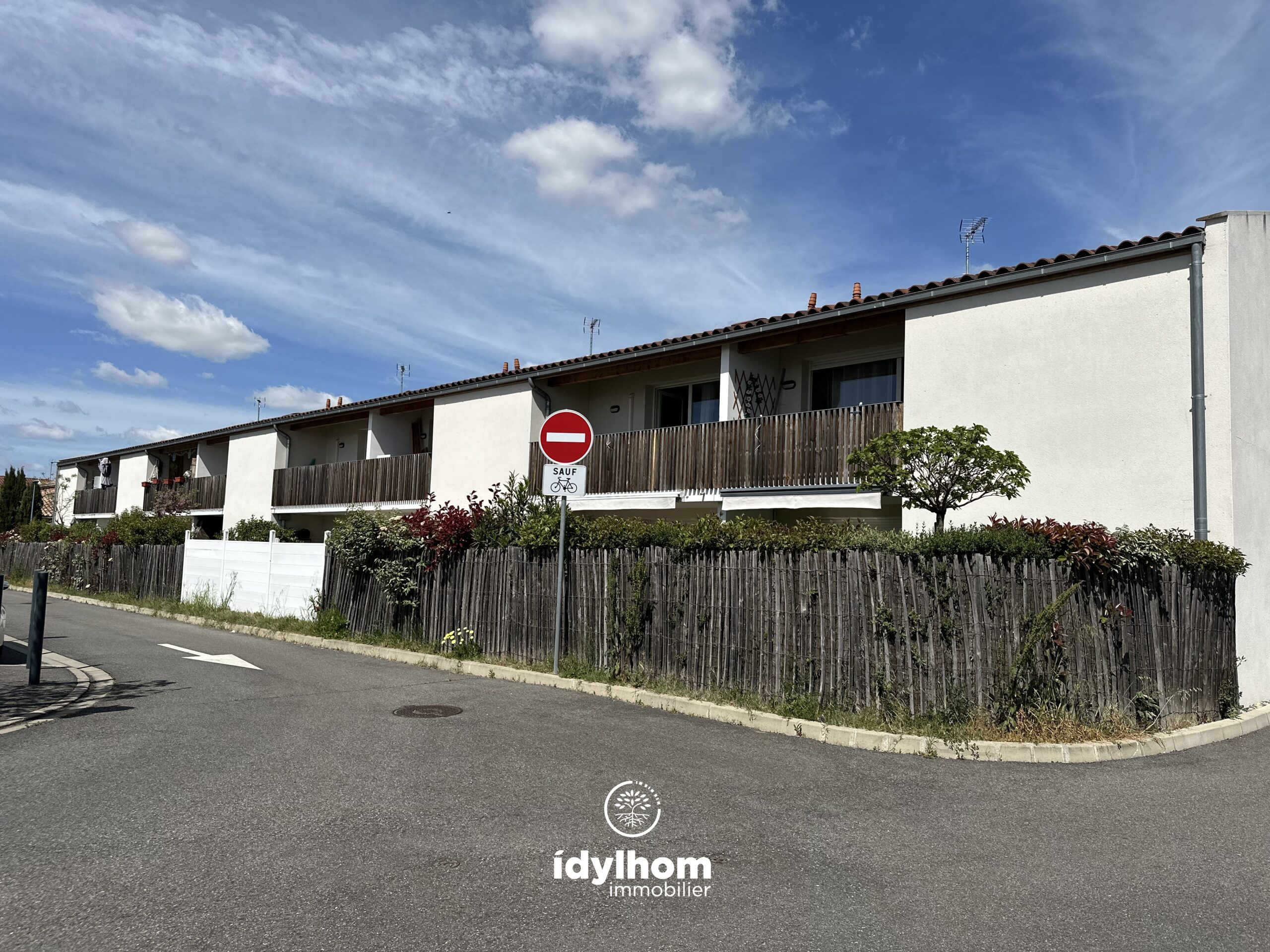 SUD : Appartement T2 meublé climatisé de 42 m2 avec parking, à Saint-Alban