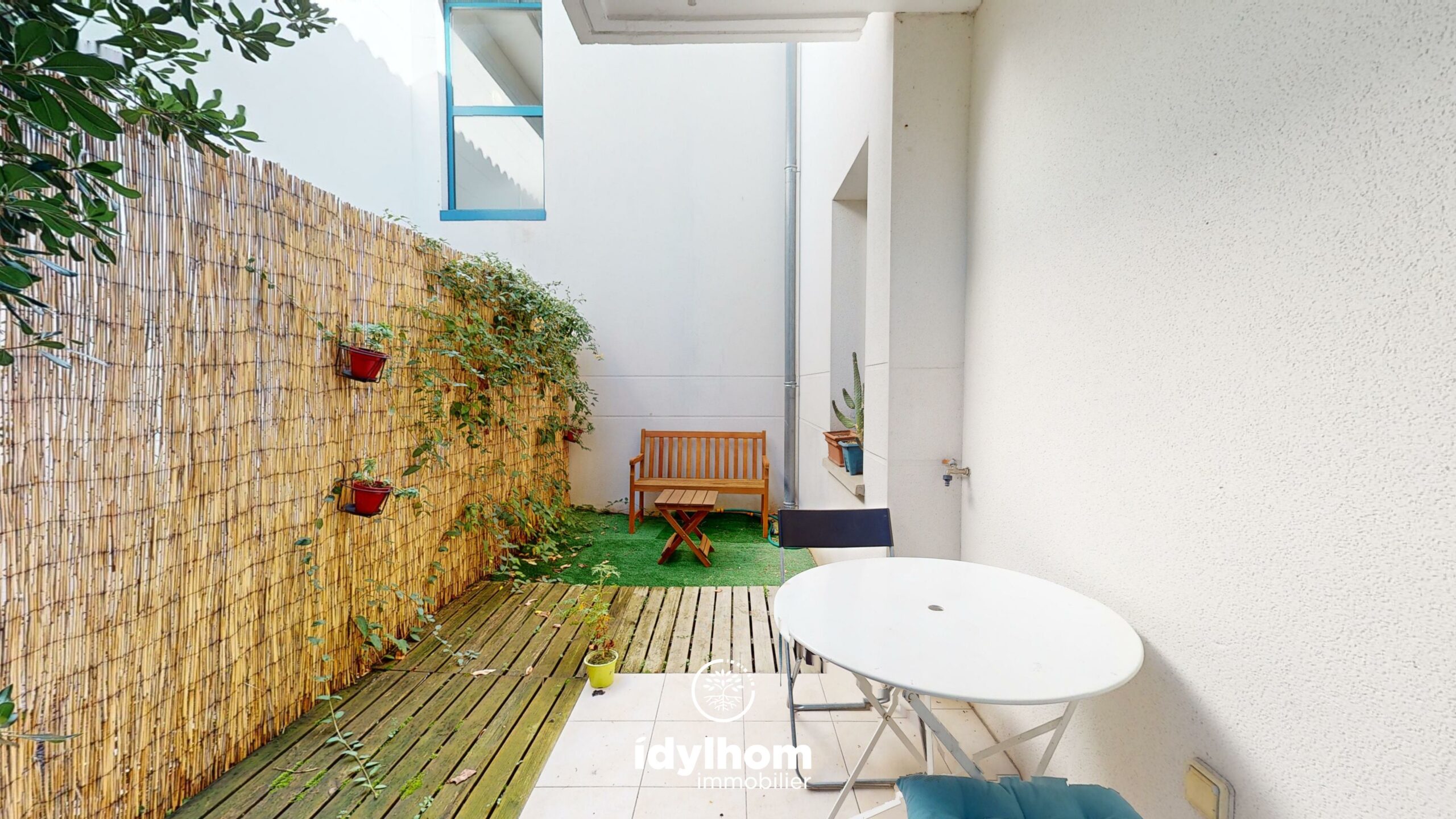PATIO : Appartement T2 de 36 m2 avec grande terrasse et parking, à Frouzins