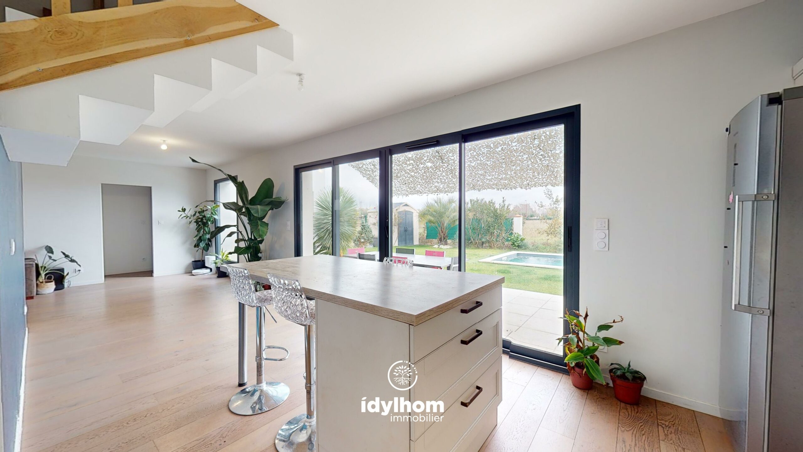 JUNGLE : Maison T5 moderne de 114 m² avec garage et piscine à Frouzins
