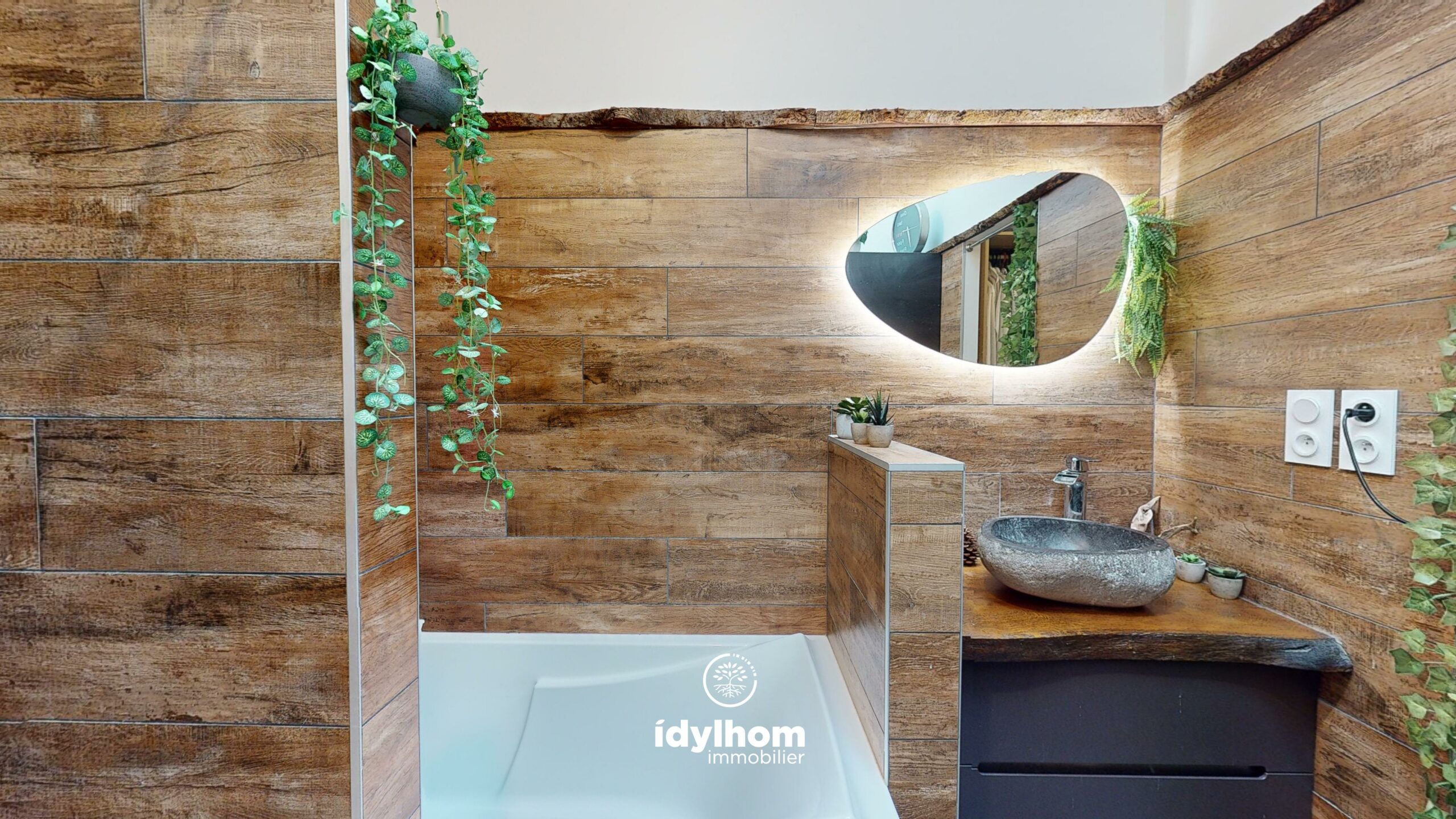 JUNGLE : Maison T5 moderne de 114 m² avec garage et piscine à Frouzins
