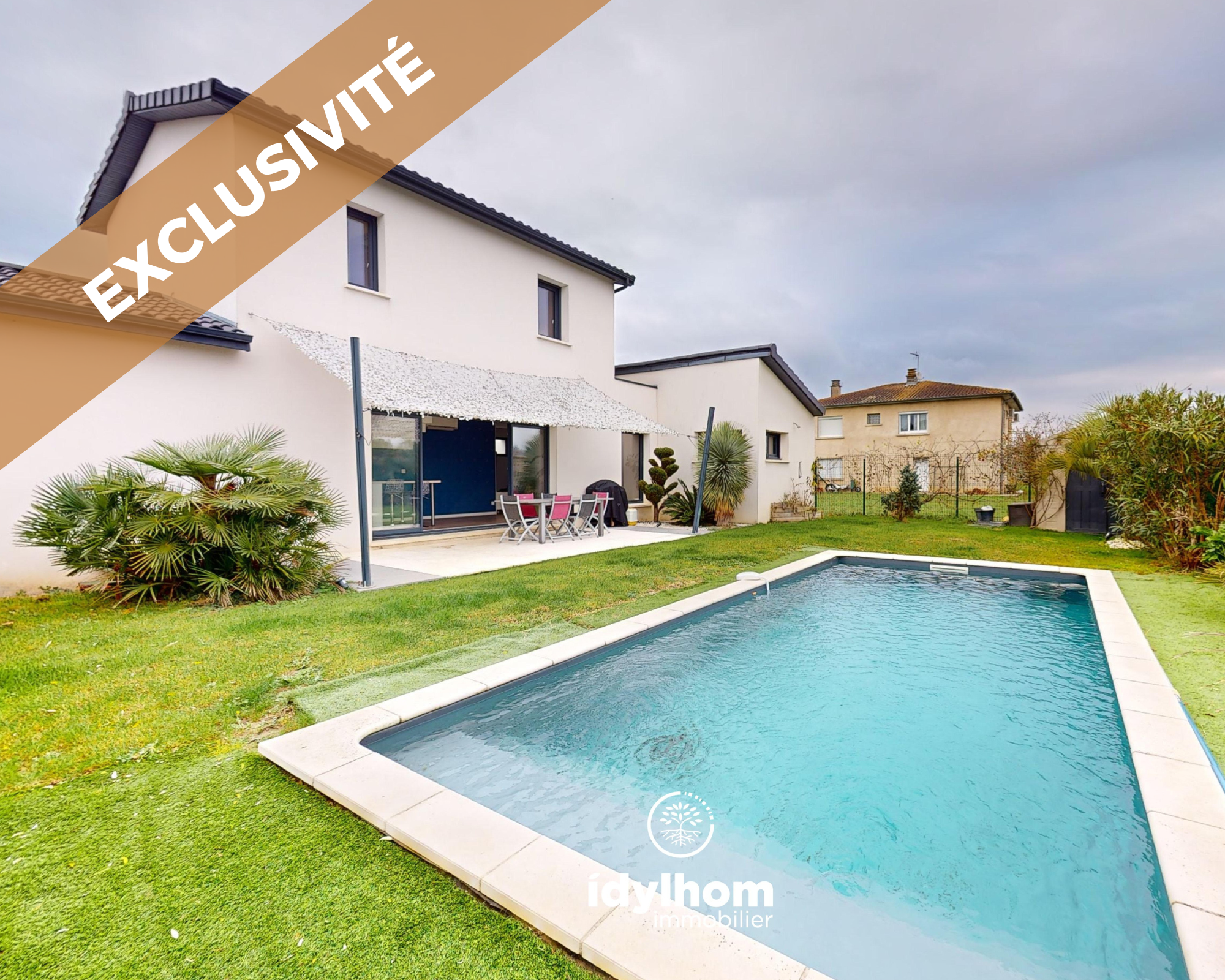 JUNGLE : Maison T5 moderne de 114 m² avec garage et piscine à Frouzins