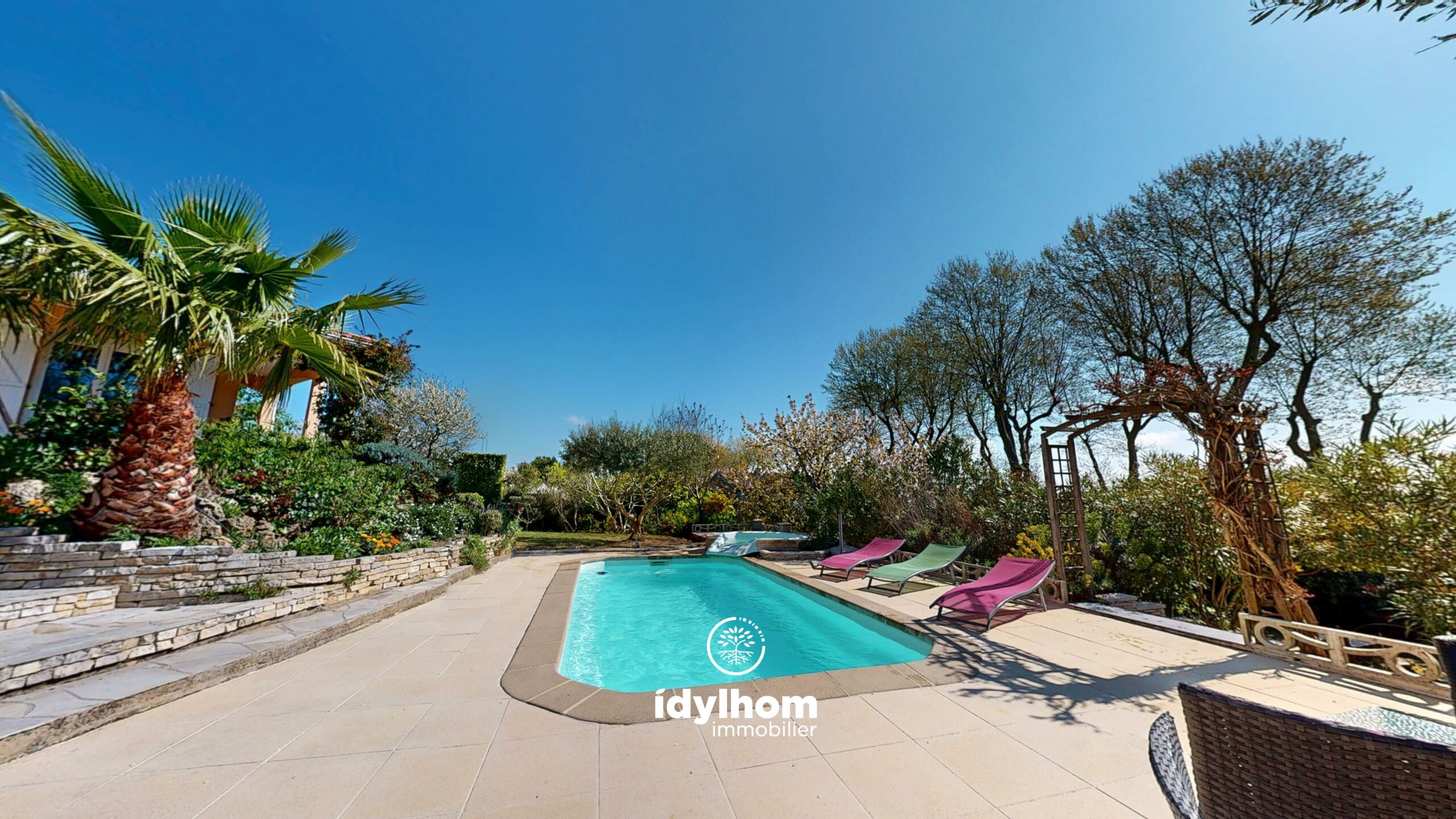 ROCAPALMA : Maison T6 de 170 m2 avec piscine et garage à Villeneuve-la-Comptal