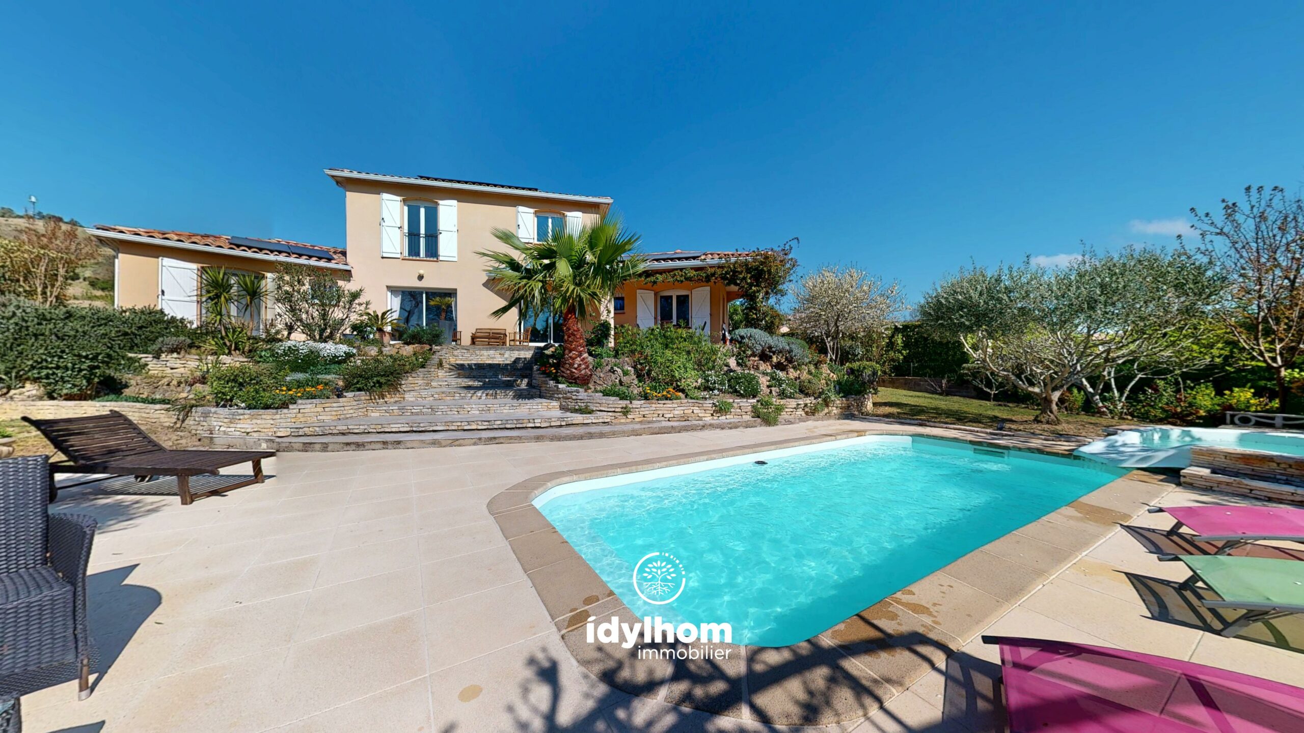 ROCAPALMA : Maison T6 de 170 m2 avec piscine et garage à Villeneuve-la-Comptal