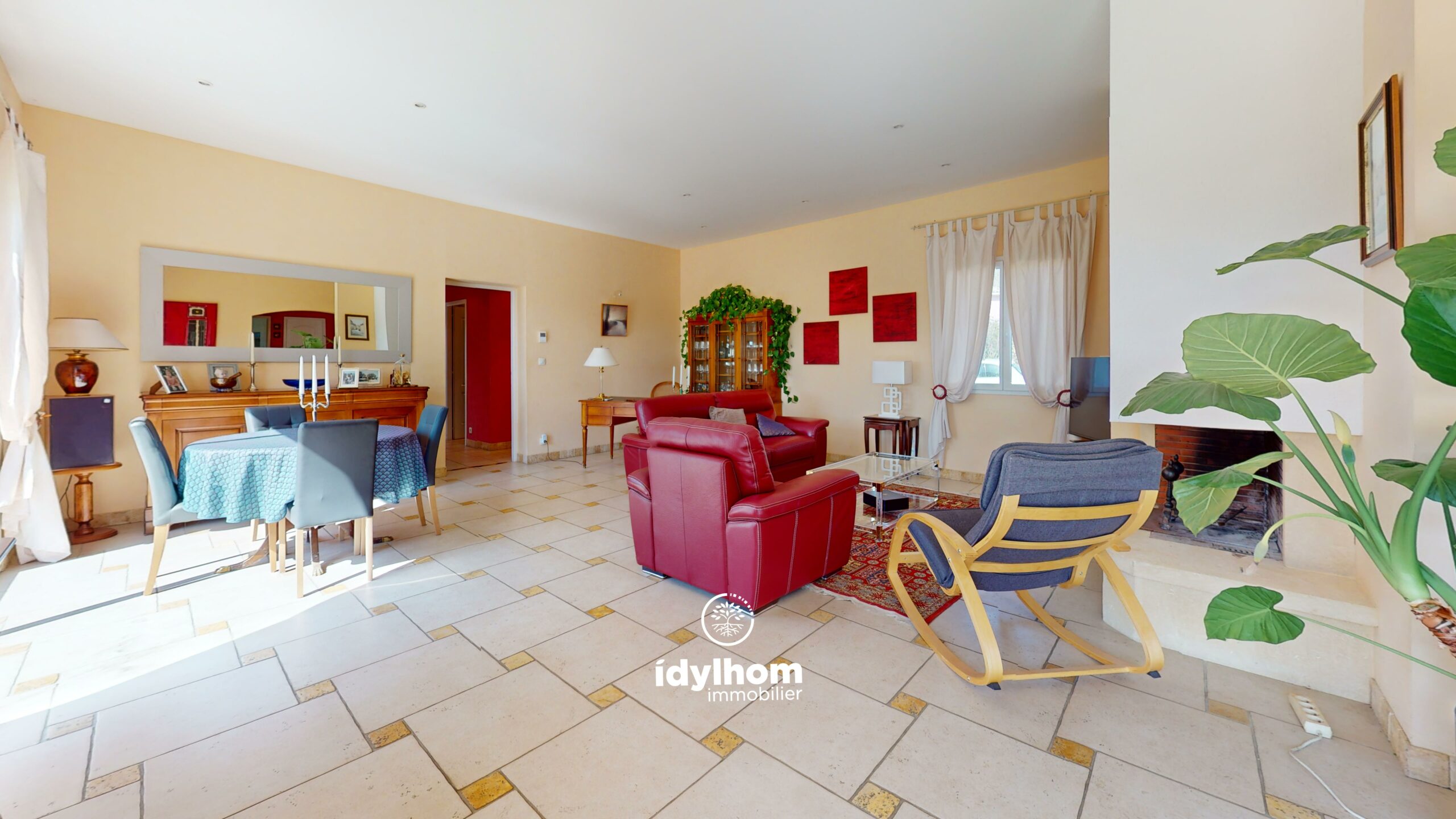 ROCAPALMA : Maison T6 de 170 m2 avec piscine et garage à Villeneuve-la-Comptal