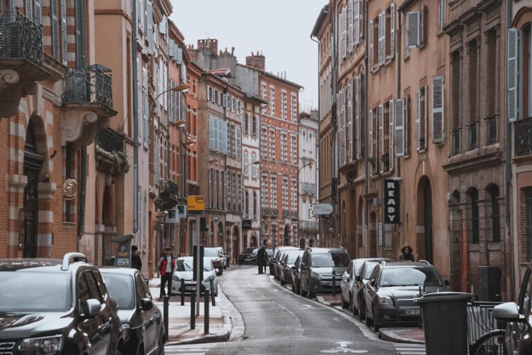 Analyse des tendances immobilières à Toulouse en 2025 : 2ème trimestre, défis et perspectives.