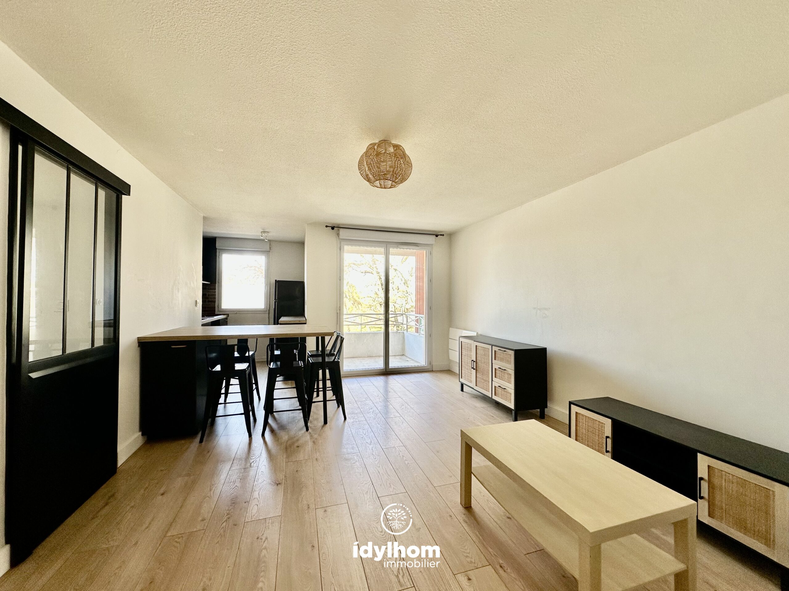 GOLD : Appartement T2 meublé de 43 m2 avec 2 places de parking et piscine, à Castelginest
