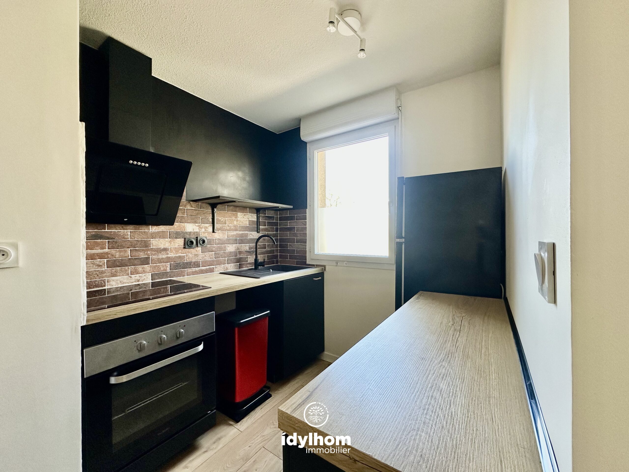 GOLD : Appartement T2 meublé de 43 m2 avec 2 places de parking et piscine, à Castelginest