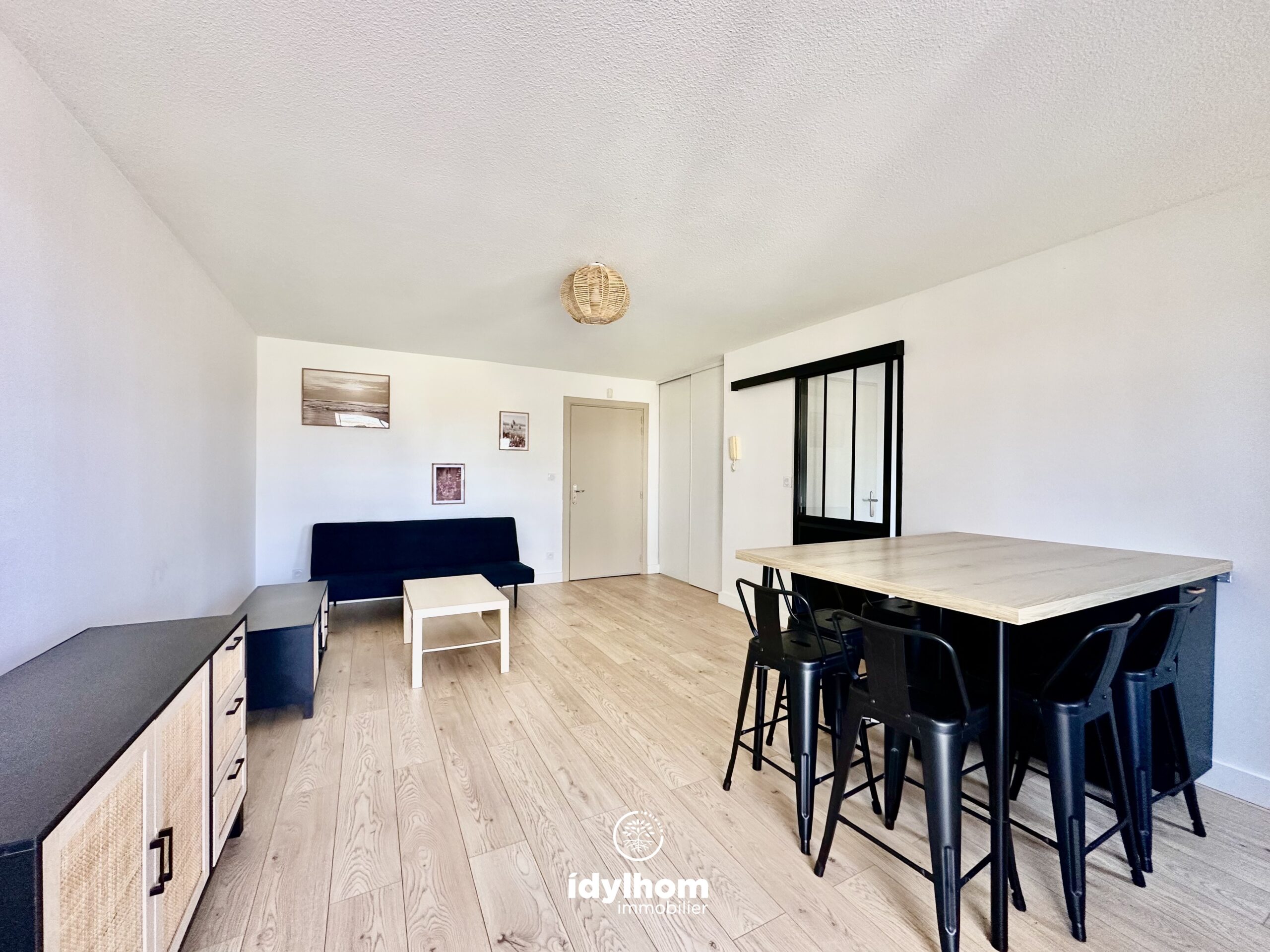 GOLD : Appartement T2 meublé de 43 m2 avec 2 places de parking et piscine, à Castelginest