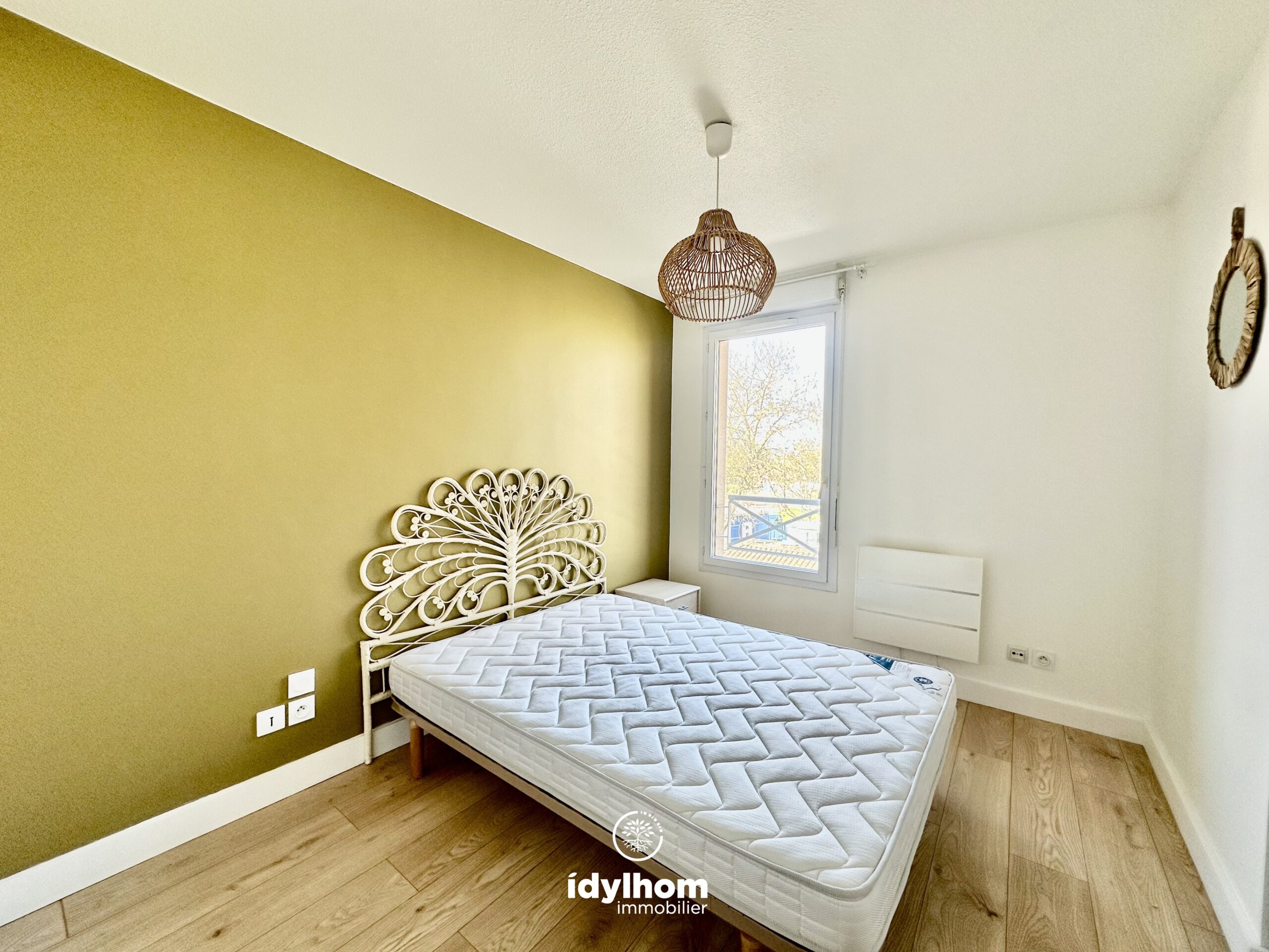 GOLD : Appartement T2 meublé de 43 m2 avec 2 places de parking et piscine, à Castelginest
