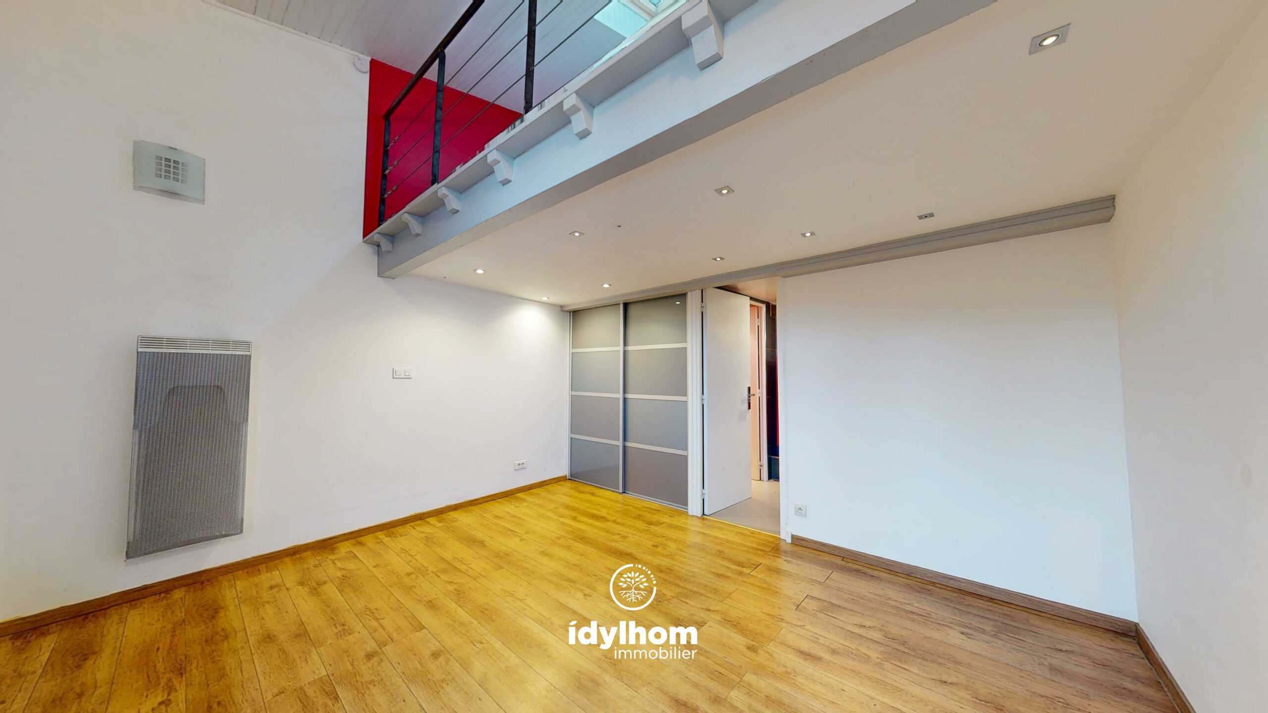 CARLES – Duplex T2 Bis en dernier étage au cœur de Saint-Cyprien