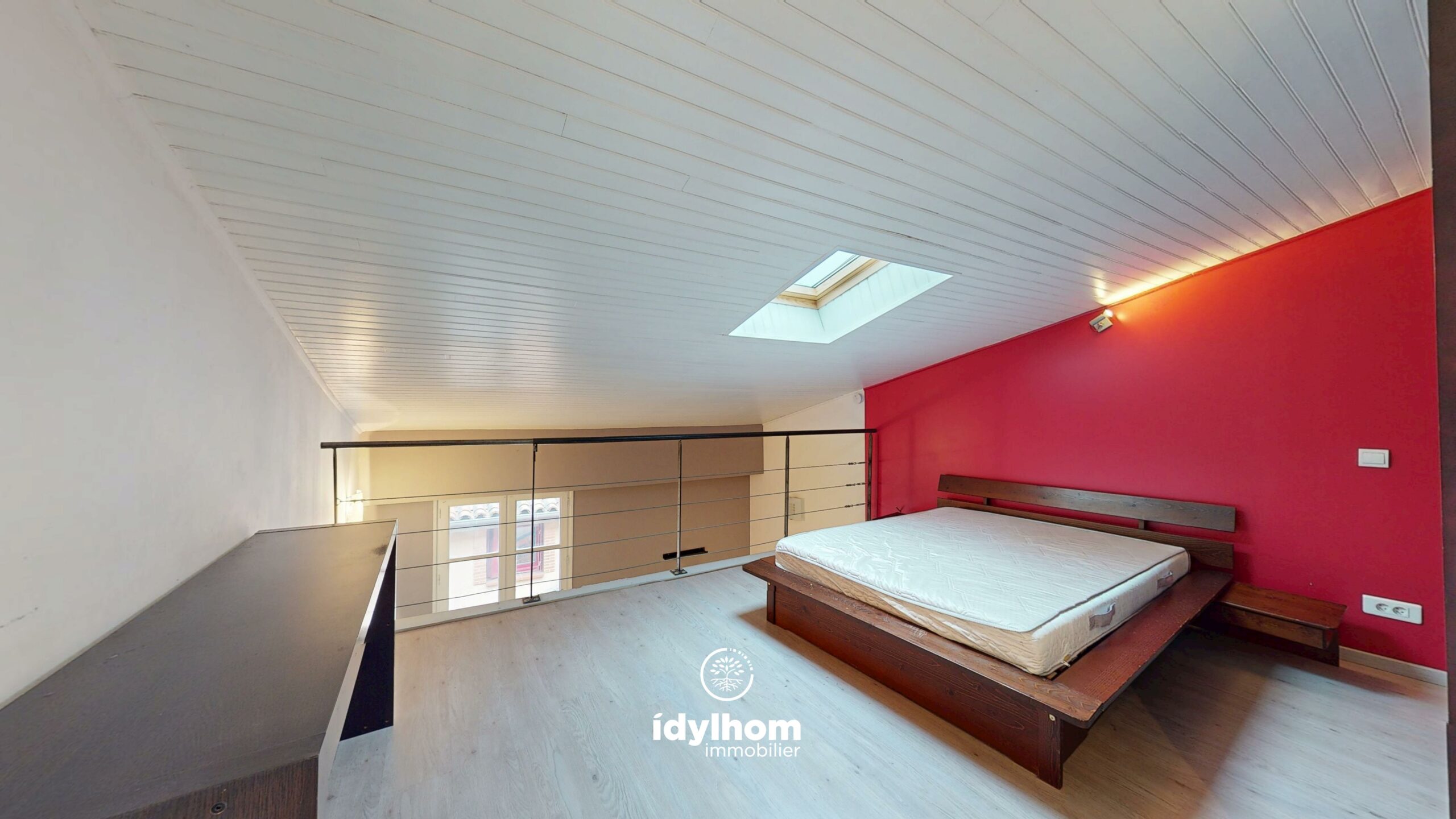 CARLES – Duplex T2 Bis en dernier étage au cœur de Saint-Cyprien