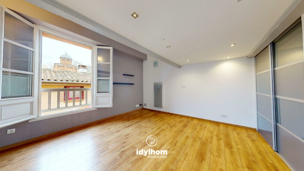 CARLES – Duplex T2 Bis en dernier étage au cœur de Saint-Cyprien