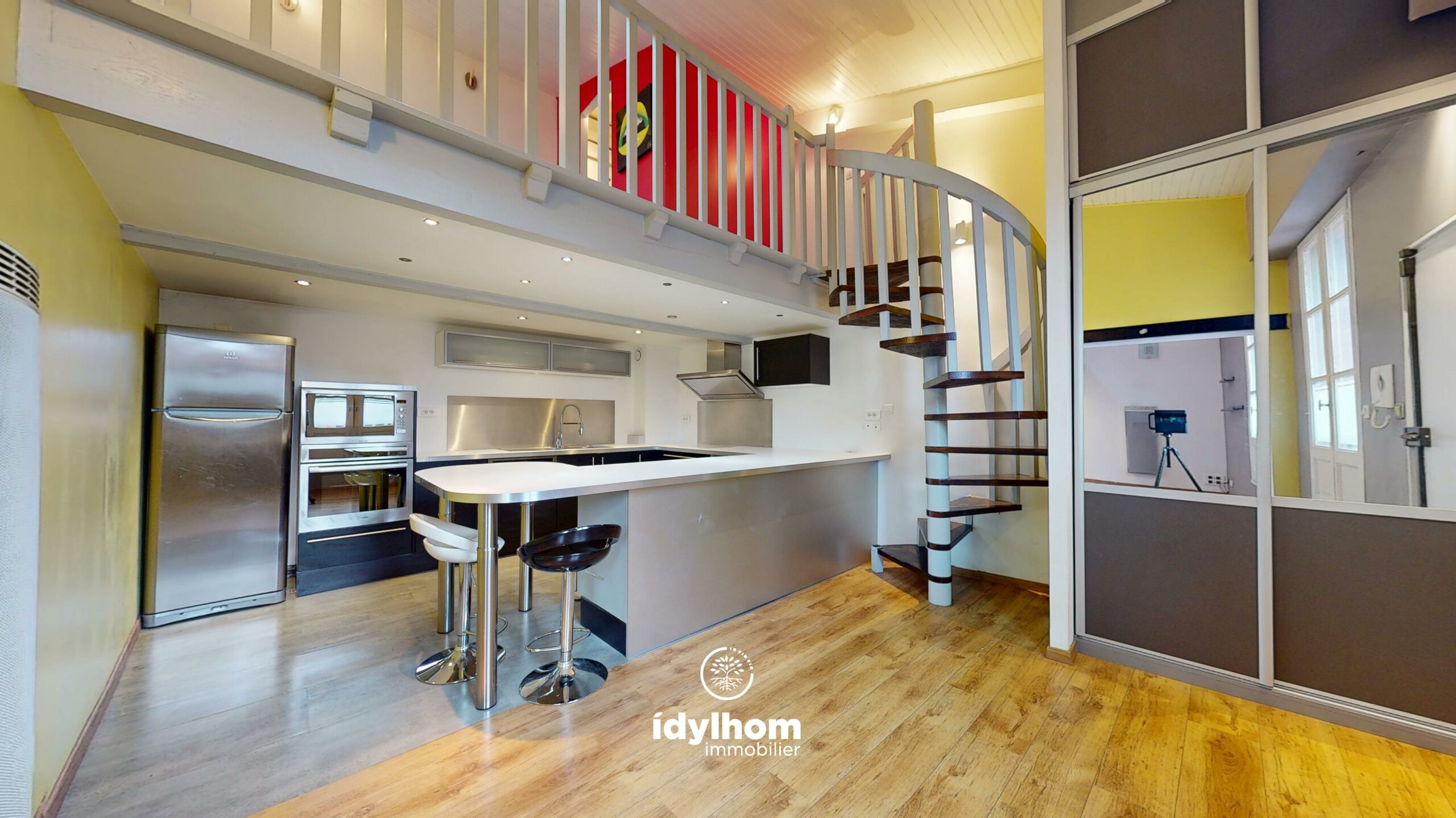 CARLES – Duplex T2 Bis en dernier étage au cœur de Saint-Cyprien