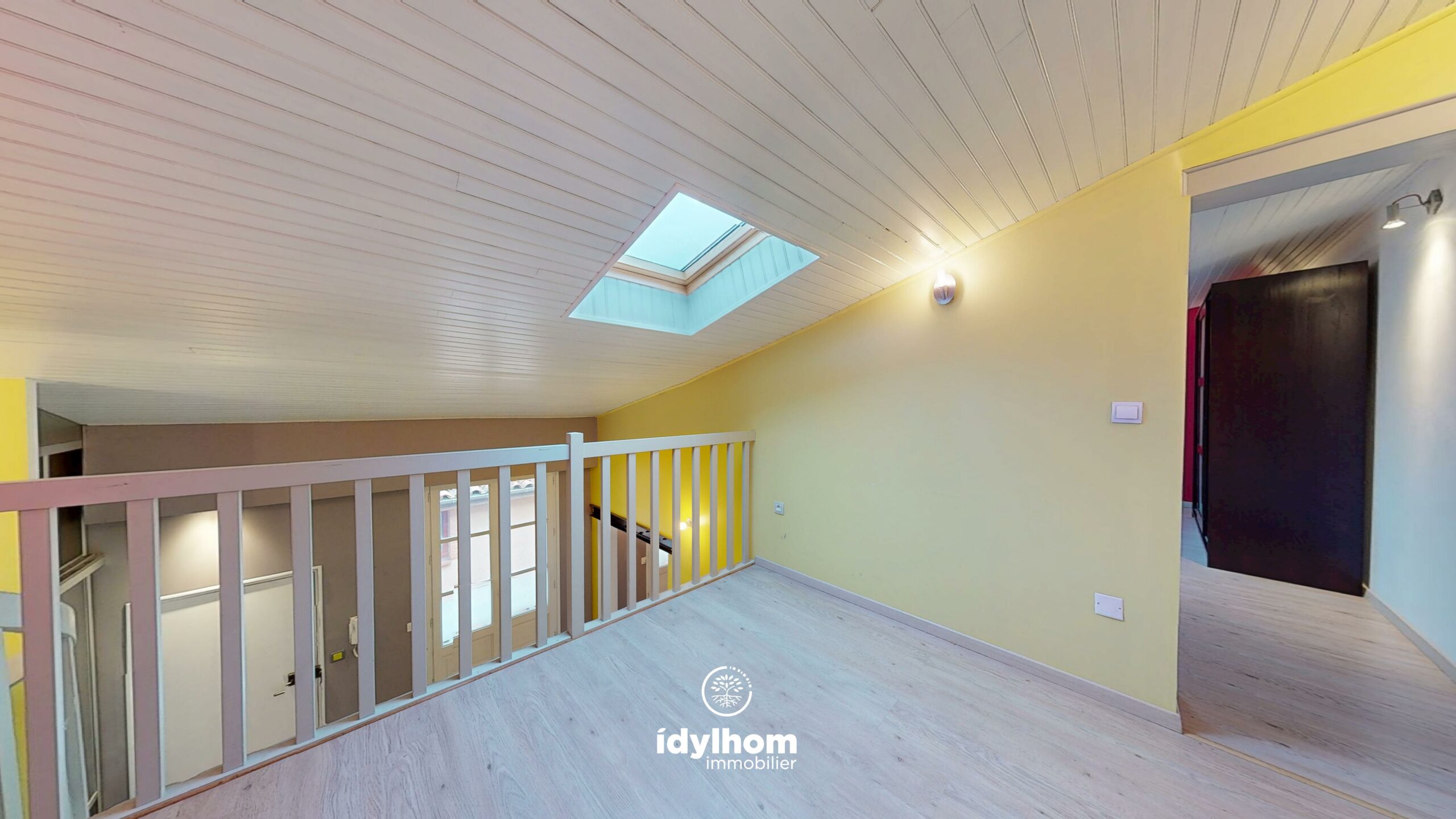 CARLES – Duplex T2 Bis en dernier étage au cœur de Saint-Cyprien
