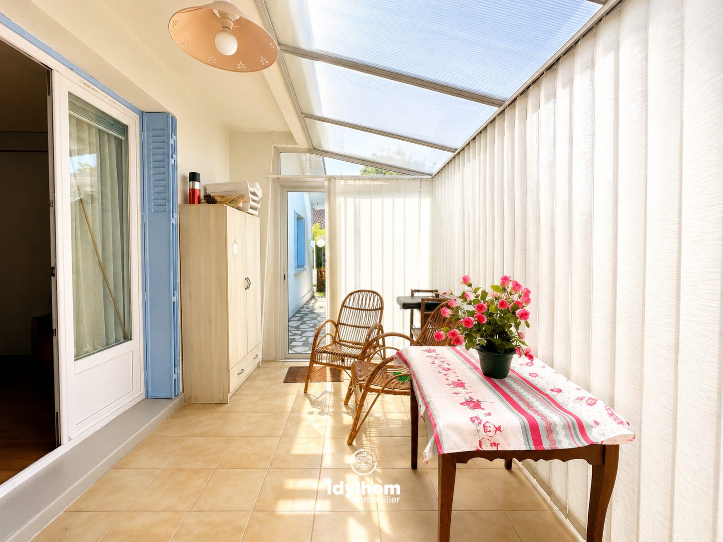 AZUL – Maison T6 de 102 m2 avec jardin, véranda, garage, piscine et accès indépendant