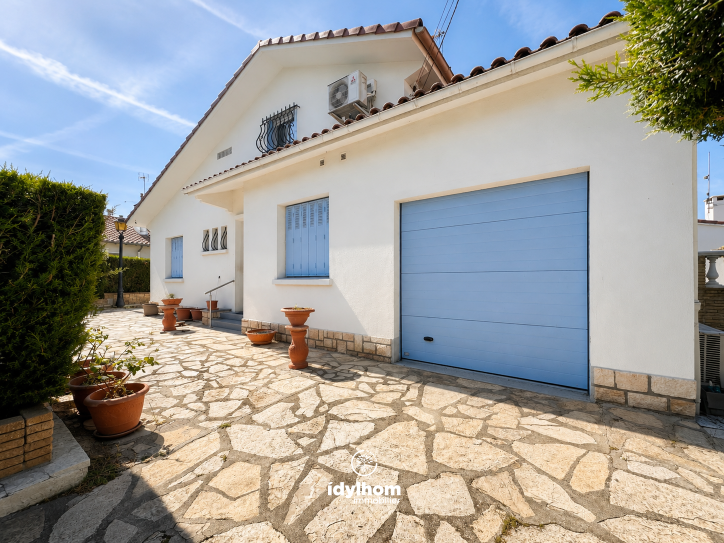 AZUL – Maison T6 de 102 m2 avec jardin, véranda, garage, piscine et accès indépendant